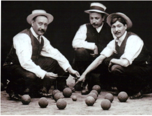 joueurs de boules cloutées